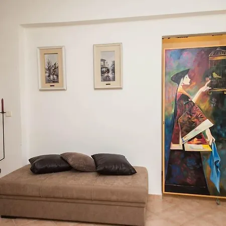 Apartment Artsy&charming 70 M2 Flat- 300 Mtrs From The *