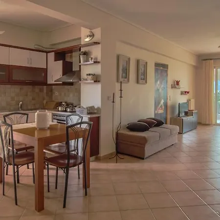 Apartment Artsy&charming 70 M2 Flat- 300 Mtrs From The Kalamata