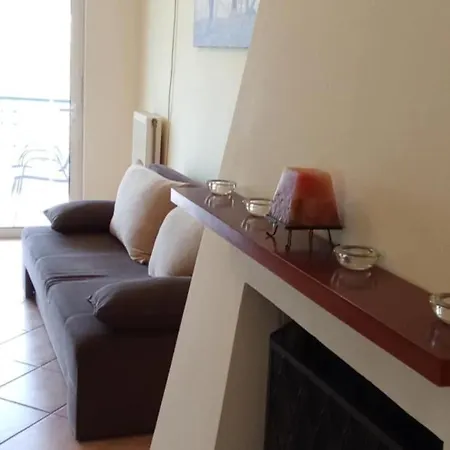 Artsy&charming 70 M2 Flat- 300 Mtrs From The Apartment Kalamata